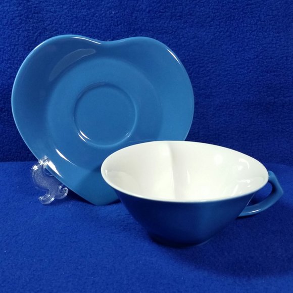 Vintage Mary Kay Blue Heart Shaped Tea Cup and Saucer 1980's Consultant Gift - Picture 2 of 10